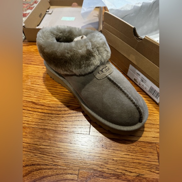 New in box UGG Tazette slipper - Picture 2 of 2